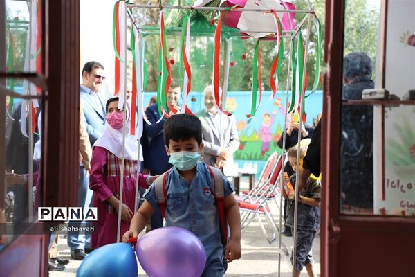 نواختن زنگ غنچه‌ها در کرمانشاه