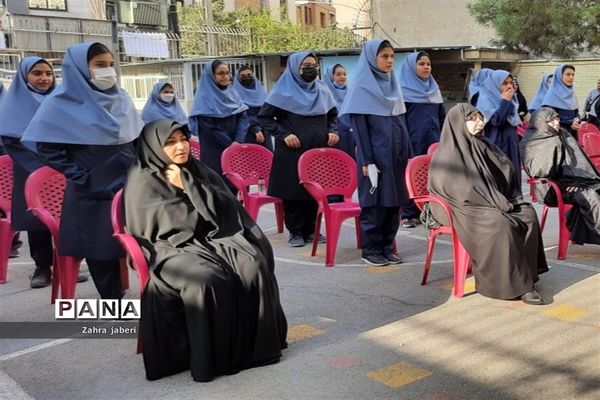 آیین بازگشایی نمادین مدارس منطقه ۱۳ تهران برای دانش‌آموزان ورودی پایه هفتم