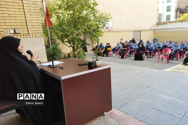 آیین بازگشایی نمادین مدارس منطقه ۱۳ تهران برای دانش‌آموزان ورودی پایه هفتم