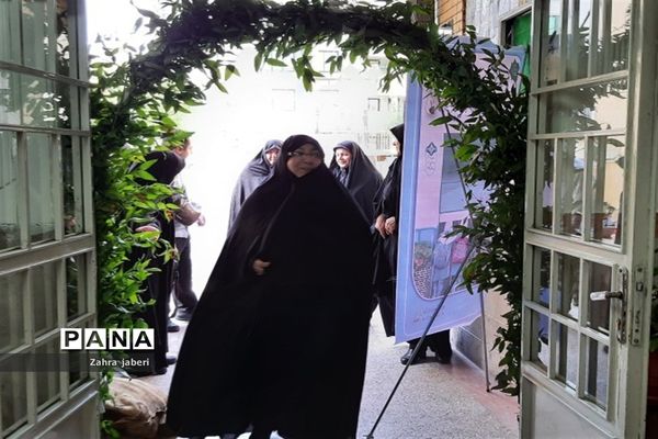 آیین بازگشایی نمادین مدارس منطقه ۱۳ تهران برای دانش‌آموزان ورودی پایه هفتم