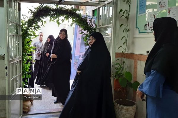 آیین بازگشایی نمادین مدارس منطقه ۱۳ تهران برای دانش‌آموزان ورودی پایه هفتم