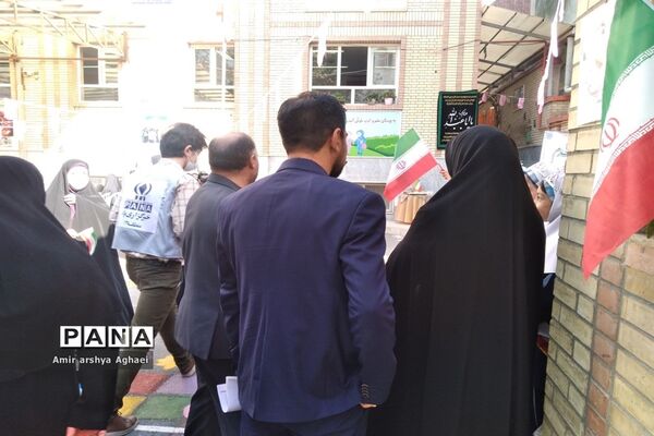 جشن شکوفه‌ها در دبستان فیروزه منطقه ۱۳
