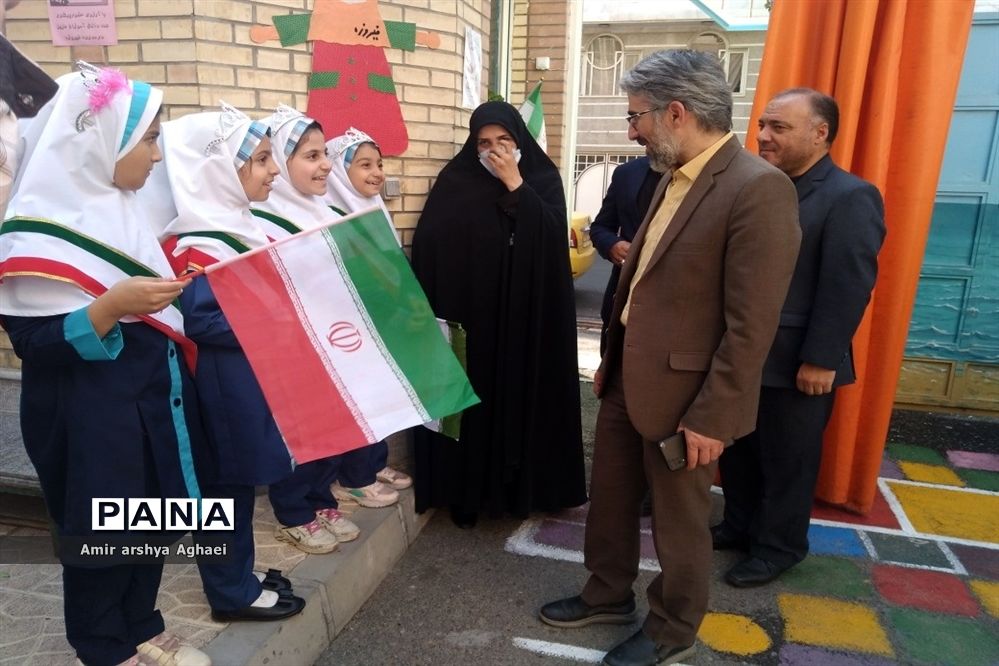 جشن شکوفه‌ها در دبستان فیروزه منطقه ۱۳