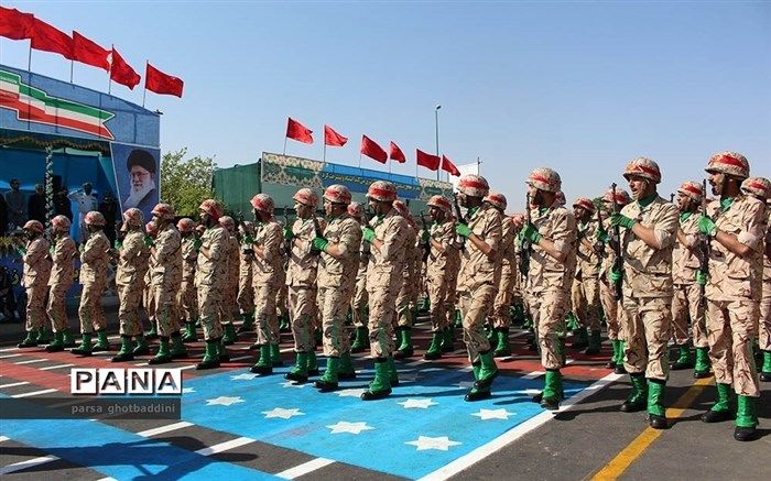 حضور و سخنرانی رئیس مجلس در رژه نیروهای مسلح در بندرعباس