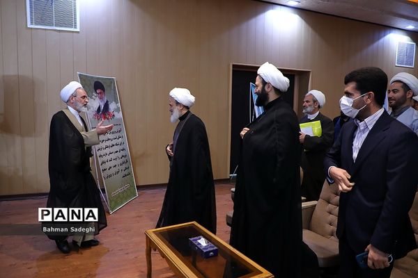 آیین افتتاحیه اولین همایش روحانیون و طلاب شاغل در آموزش و پرورش