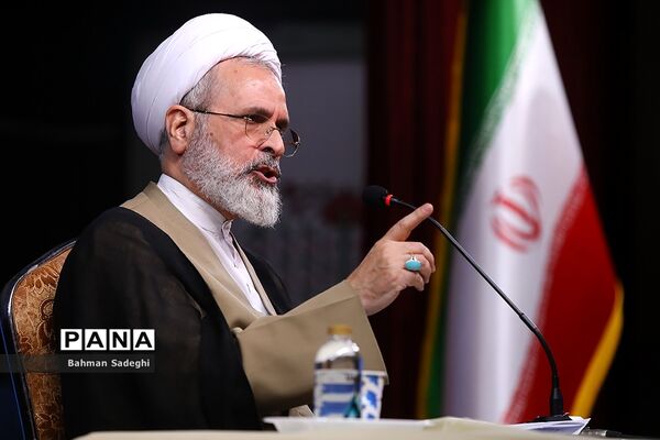 آیین افتتاحیه اولین همایش روحانیون و طلاب شاغل در آموزش و پرورش