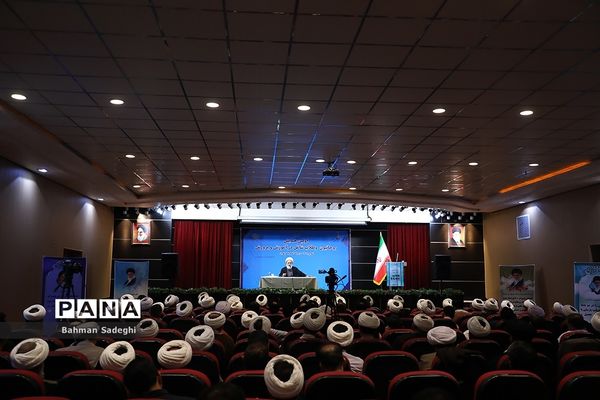 آیین افتتاحیه اولین همایش روحانیون و طلاب شاغل در آموزش و پرورش