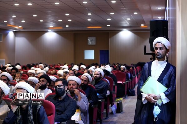 آیین افتتاحیه اولین همایش روحانیون و طلاب شاغل در آموزش و پرورش