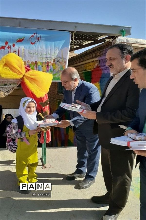 برگزاری آیین نمیادین زنگ شکوفه‌ها در شهرستان کلات