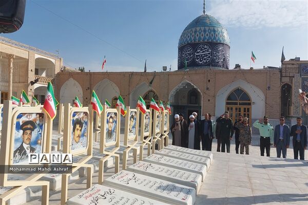 صبحگاه مشترک در اولین روز از هفته دفاع مقدس در نایین