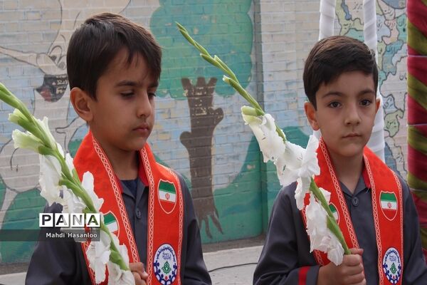 جشن شکوفه‌ها ویژه دانش‌آموزان اول ابتدایی در زنجان