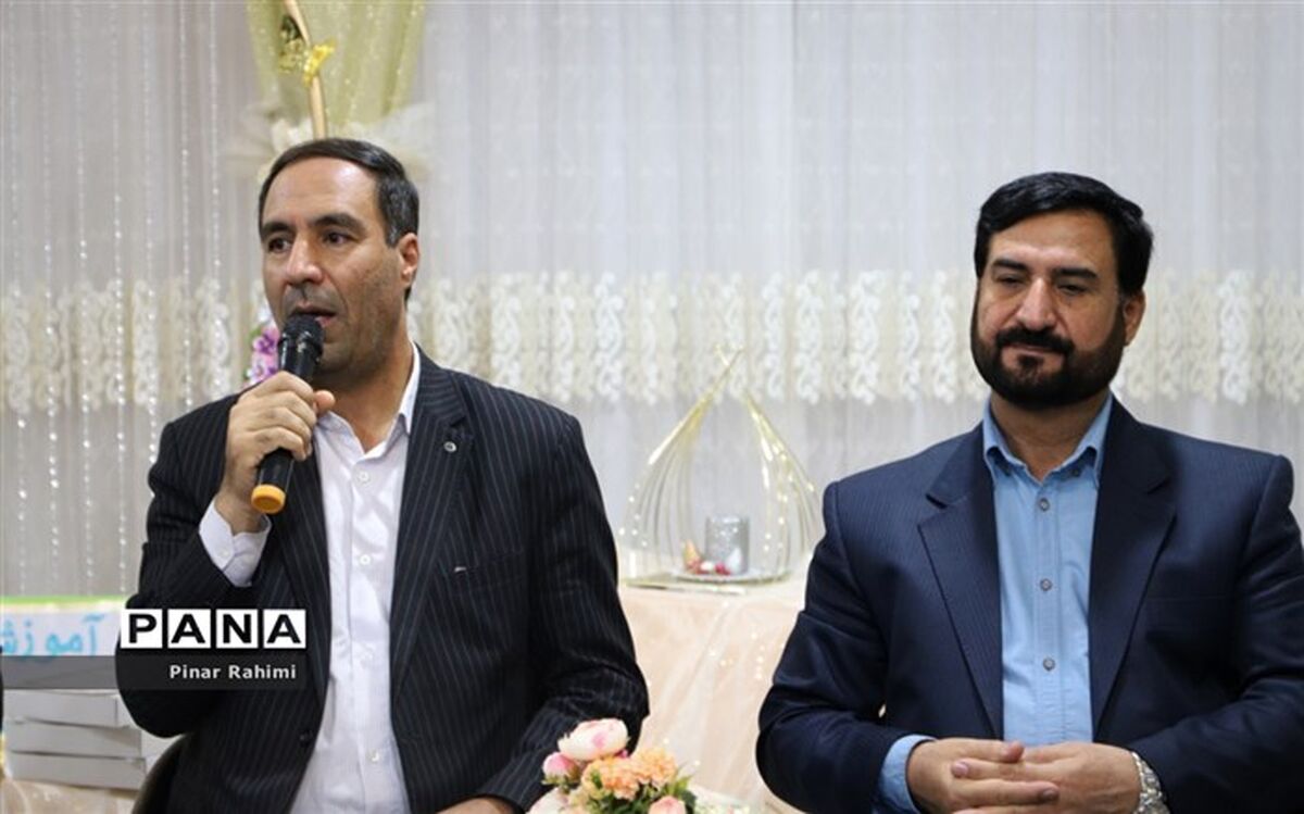 معلم در سند تحول بنیادین، به عنوان مربی یاد شده است