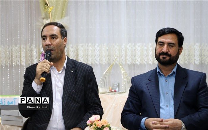 معلم در سند تحول بنیادین، به عنوان مربی یاد شده است