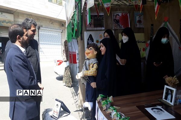 برپایی نمایشگاه با موضوع دفاع مقدس در آموزش و پرورش ملارد