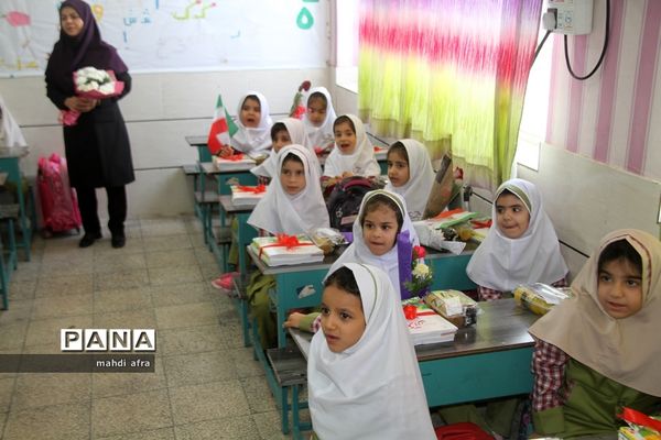 نواختن زنگ استانی شکوفه‌های حسینی در بهبهان