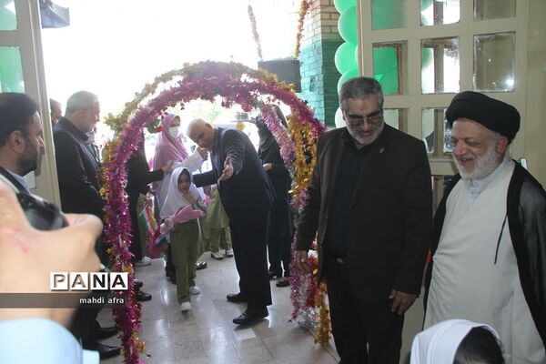 نواختن زنگ استانی شکوفه‌های حسینی در بهبهان