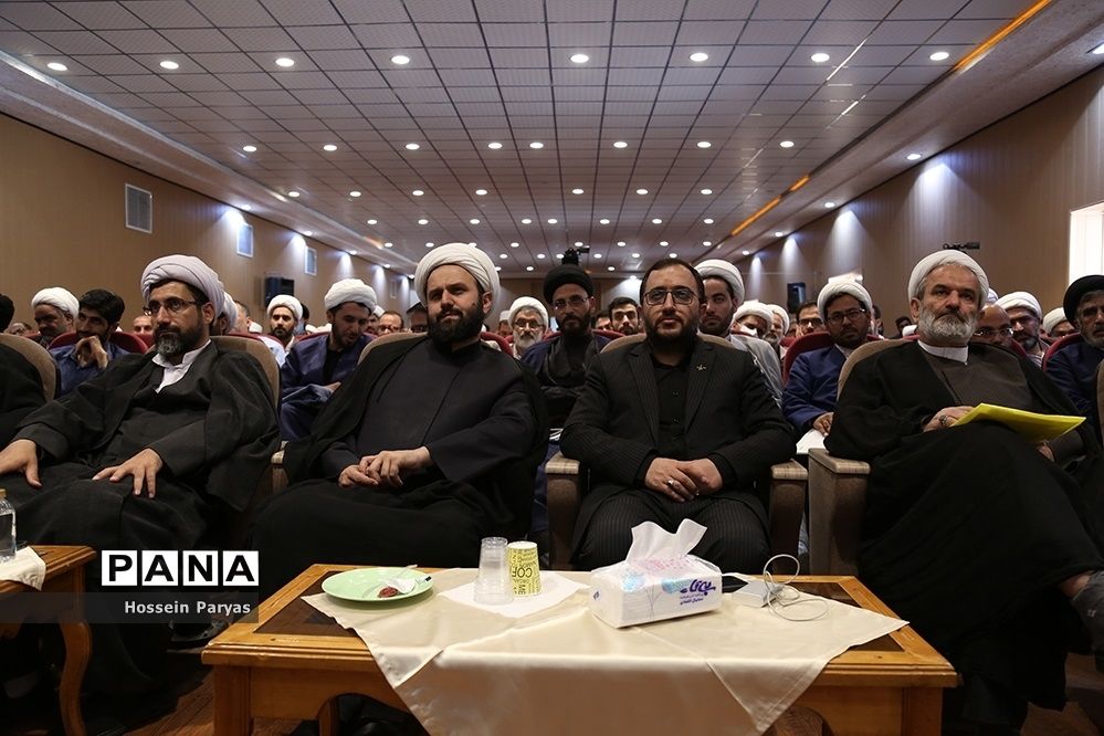 اختتامیه اولین همایش روحانیون و طلاب شاغل در آموزش و پرورش برگزار شد
