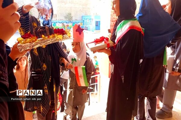 برگزاری جشن شکوفه‌ها در دبستان دخترانه گل‌نرگس شهرستان قرچک