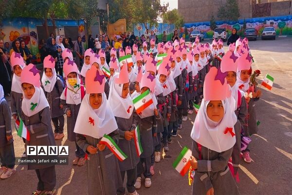 برگزاری جشن شکوفه‌ها در دبستان دخترانه گل‌نرگس شهرستان قرچک