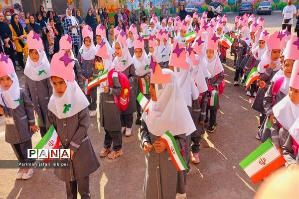 برگزاری جشن شکوفه‌ها در دبستان دخترانه گل‌نرگس شهرستان قرچک