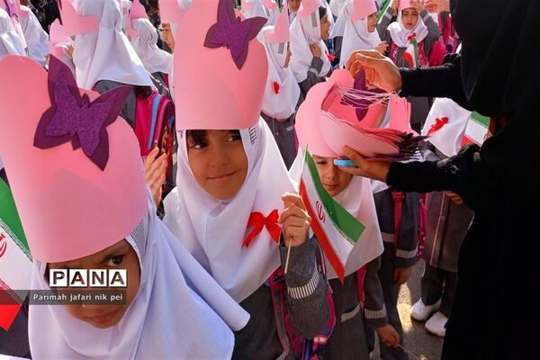 برگزاری جشن شکوفه‌ها در دبستان دخترانه گل‌نرگس شهرستان قرچک