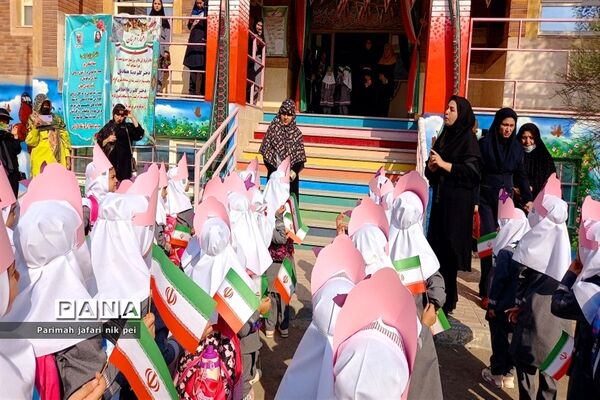 برگزاری جشن شکوفه‌ها در دبستان دخترانه گل‌نرگس شهرستان قرچک