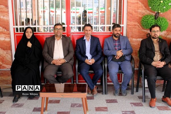 شکوفه‌های حسینی بهارستان در اولین روز از سال تحصیلی