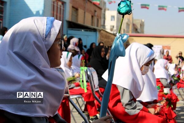 شکوفه‌های حسینی بهارستان در اولین روز از سال تحصیلی