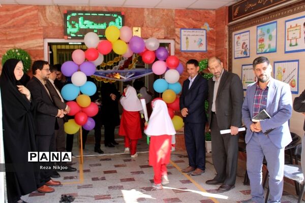 شکوفه‌های حسینی بهارستان در اولین روز از سال تحصیلی