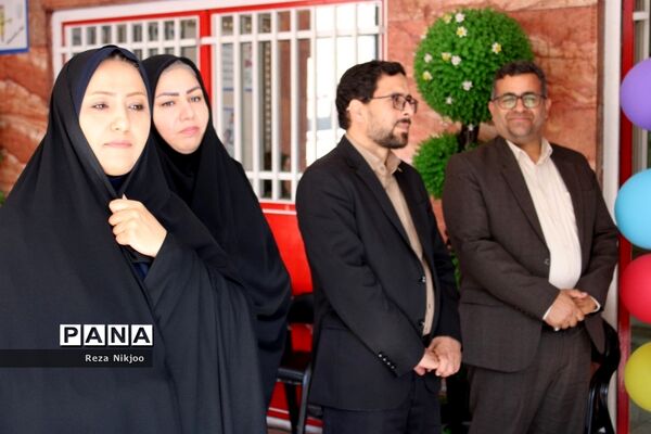 شکوفه‌های حسینی بهارستان در اولین روز از سال تحصیلی