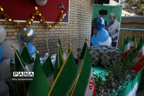 جشن شکوفه‌ها در دبستان شهید آسایش منطقه ۱۱