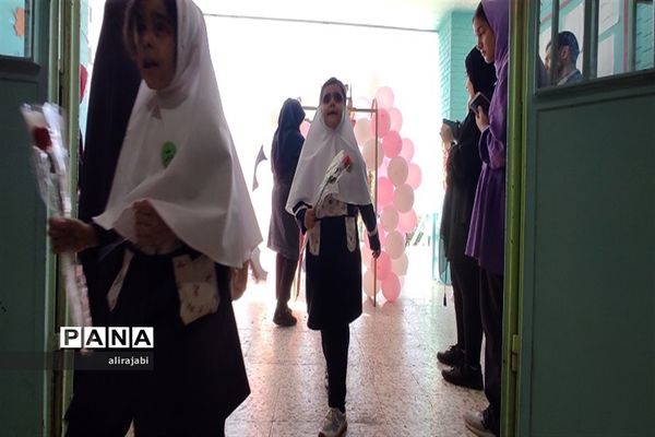 مراسم جشن شکوفه‌ها به‌مناسبت فرارسیدن ماه‌ مهربانی منطقه کهریزک