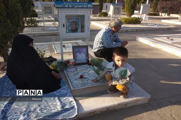 مراسم غبارروبی مزار شهدا در اولین روز هفته دفاع مقدس