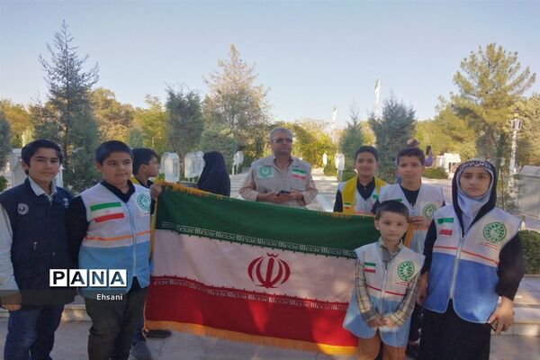 مراسم غبارروبی مزار شهدا در اولین روز هفته دفاع مقدس