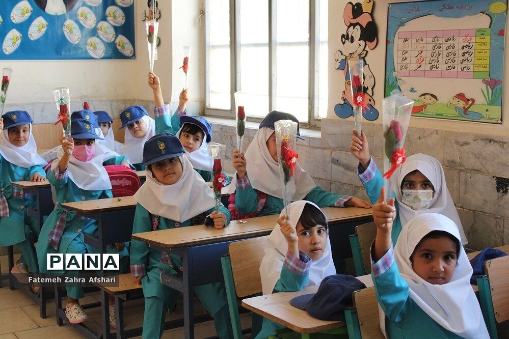 زنگ بهار علم و تربیت در مدارس استان سمنان نواخته شد/ فیلم