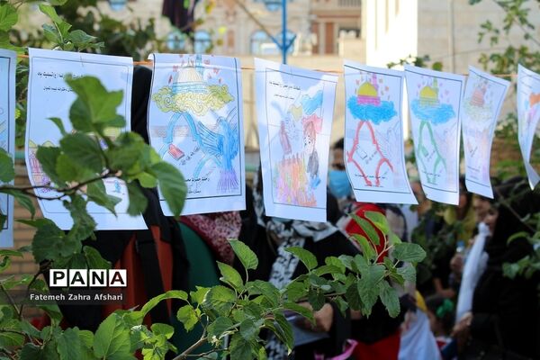 نواختن زنگ بهار علم و تربیت در مدارس استان سمنان