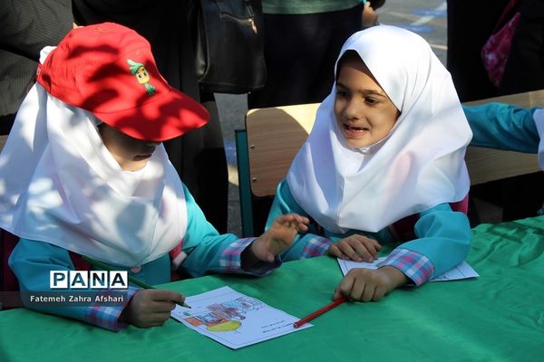 نواختن زنگ بهار علم و تربیت در مدارس استان سمنان