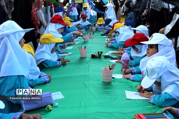 نواختن زنگ بهار علم و تربیت در مدارس استان سمنان