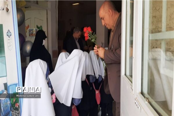 برگزاری جشن شکوفه‌ها در دبستان شهید تندگویان منطقه ۱۴