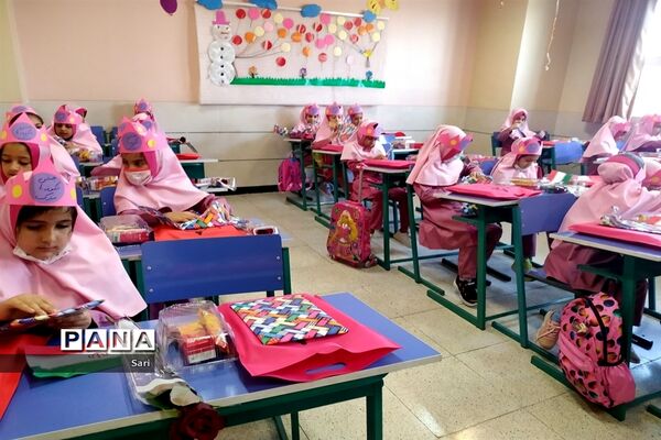 نواختن زنگ شکوفه‌ها در مدرسه خیرساز جم و ممجدی گلدیس شاهین شهر