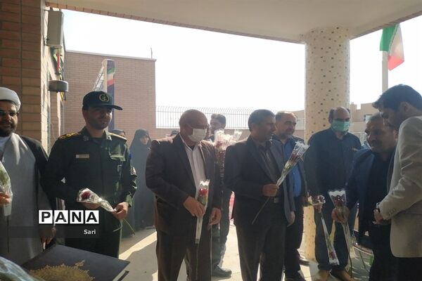 نواختن زنگ شکوفه‌ها در مدرسه خیرساز جم و ممجدی گلدیس شاهین شهر