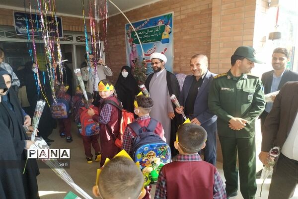 نواختن زنگ شکوفه‌ها در مدرسه خیرساز جم و ممجدی گلدیس شاهین شهر