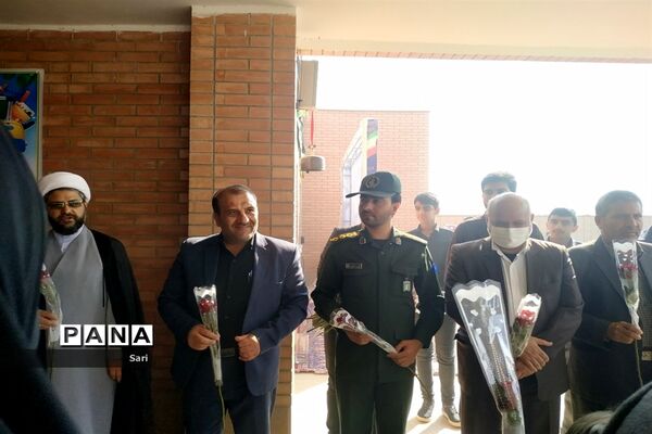 نواختن زنگ شکوفه‌ها در مدرسه خیرساز جم و ممجدی گلدیس شاهین شهر