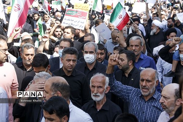 راهپیمایی مردم در محکومیت حرکات هنجارشکنانه با حضور وزیر آموزش و  پرورش