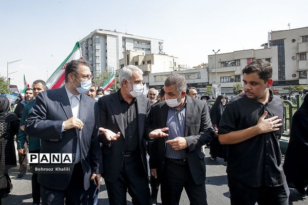 راهپیمایی مردم در محکومیت حرکات هنجارشکنانه با حضور وزیر آموزش و  پرورش