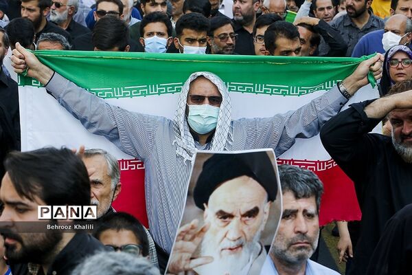 راهپیمایی مردم در محکومیت حرکات هنجارشکنانه با حضور وزیر آموزش و  پرورش
