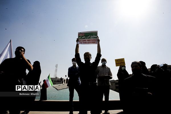 راهپیمایی مردم در محکومیت حرکات هنجارشکنانه با حضور وزیر آموزش و  پرورش