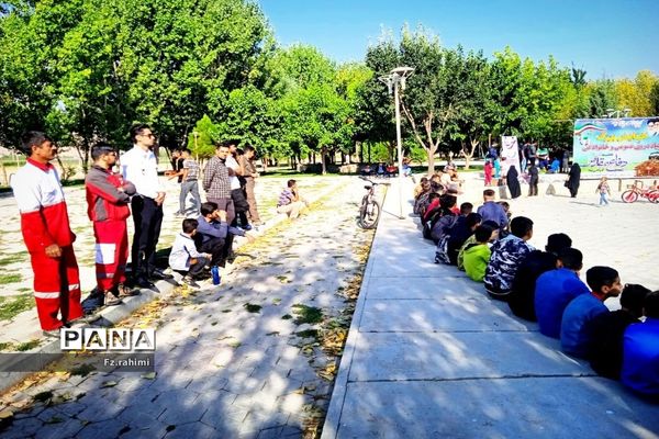 همایش بزرگ پیاده‌روی خانوادگی در شهرستان فارسان به‌مناسب هفته دفاع مقدس