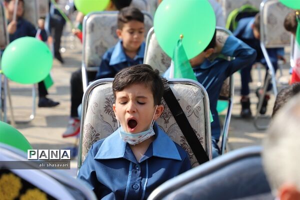 نواختن زنگ شکوفه‌ها در کرمانشاه