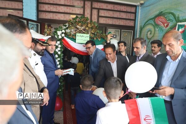 نواختن زنگ شکوفه‌ها در کرمانشاه